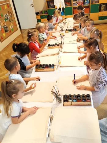 Przedszkolaki z grupy Motrylki podczas warsztatów ekologicznych
