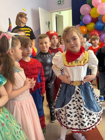 Myszki, Motylki i Żabki podczas zabawy karnawałowej