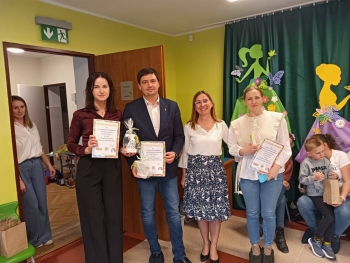 Wręczenie podziękowań dla zaproszonych gości