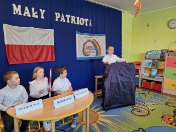 Starszaki podczas obrad Sejmu w przedszkolu