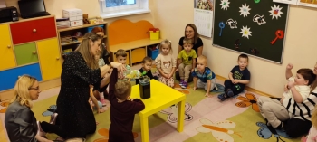 Magiczne doświadczenia podczas zabawy andrzejkowej w grupie Krasnoludki
