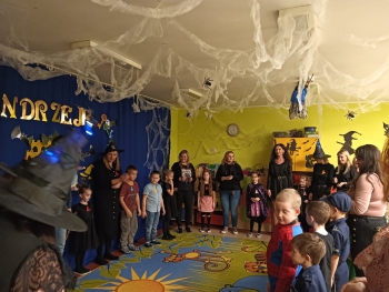 Wspólne zabawy dzieci z grupy Biedronki i ich rodziców