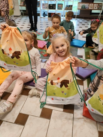 Upominki otrzymane na zakończenie warsztatów przez każdego uczestnika