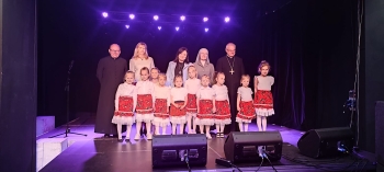 Przedszkolaki podczas przeglądu piosenki o św. Janie Pawle II