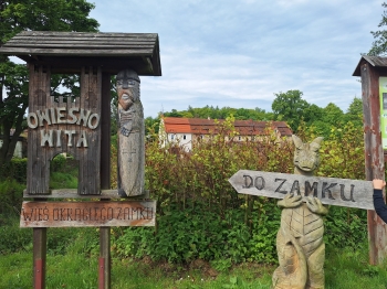 Tablica powitalna w Owieśnie