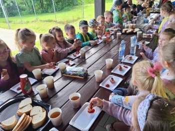 Wspólne ognisko i kiełbaska na zakończenie wyjazdu