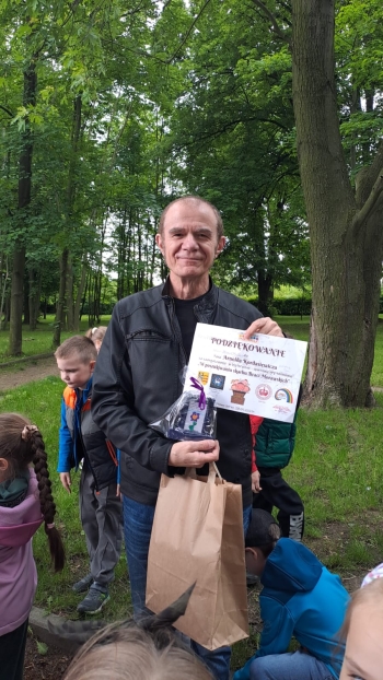 Podziekowanie dla kustosza Izby Pamięci za udział w zabawie terenowej
