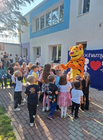 Gość specjalny pikniku - wielka maskotka tygryska