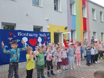 Krasnoludki i Jeżyki tańczą Młynek