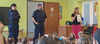 Podziękowanie od przedszkolaków dla policjantów za rozmowę i zaangażowanie w pełnioną pracę