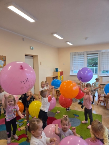 Wspólne zabawy Krasnali na Dzień Przedszkolaka