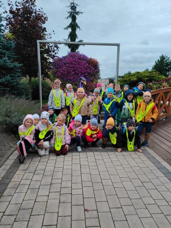 Gru[pa turystyczna w Minieurolandzie.jpeg