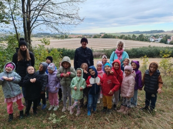 Grupa Biedronki podczas wspólnej wędrówki po Górze Parkowej