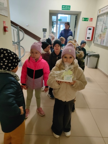 Grupa Pszczółki z wizytą w Urzędzie Miasta.jpeg