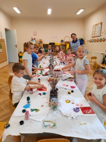 Koszulki w wykonaniu przedszkolaków z grupy Pszczółki