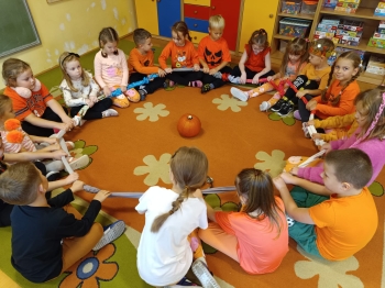 Biedronkowe zabawy sensoryczne z dynią