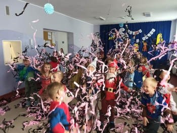 Świetna zabawa w grupie Motylków podczas Dnia Postaci z Bajek