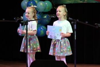 Dzieci ppodczas Konkursu Piosenki Ekologicznej