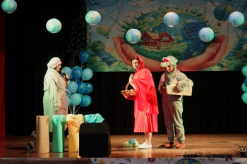 Przedstawienie EkoKapturek podczas Przeglądu Piosenki Ekologicznej