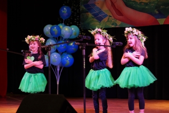 Uczestnicy przeglądu z zaprzyjaźnionych przedszkoli z powiatu