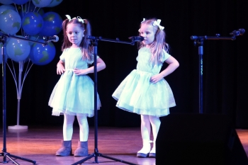 Uczestnicy XX Przeglądu Piosenki Ekologicznej w MOKiB