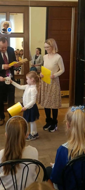 Wręczenie dyplomów i upominków za udzaiał w konkursie powiatowym