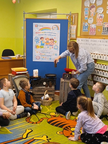 Odważanie różnych produktów podczas zajęć