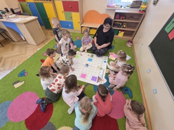 Kodowanie z robotem edukacyjnym Indi.jpeg