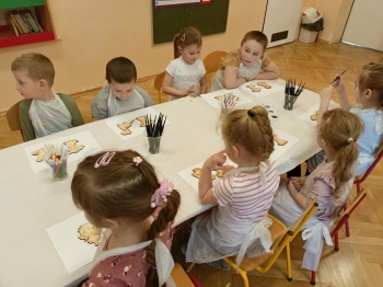 Tworzenie własnych wzoró na wybranych przez dzieci magnesach.jpeg