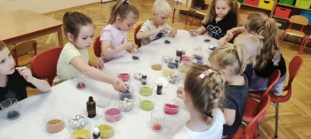 Świeca żelowa w wykonaniu przedszkolaków