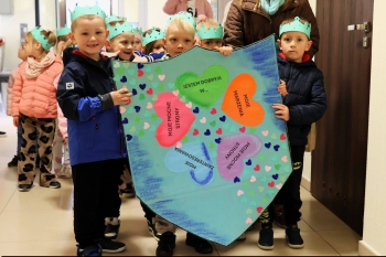 Wizyta z tarczą mocy w Urzędzie Miasta podczas XV Święta Optymizmu
