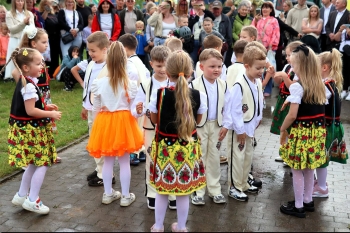 Przedszkolaki z Koła tanecznego podczas występu na Dniach Piławy Górnej